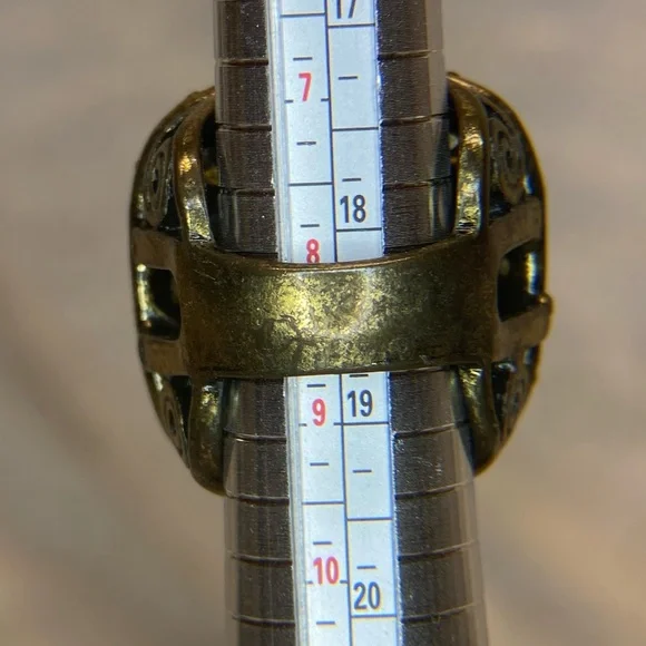 Vintage Large Antique Brass With Multicolored Glass Stones Cocktail Ring size 8 - Picture 8 of 8